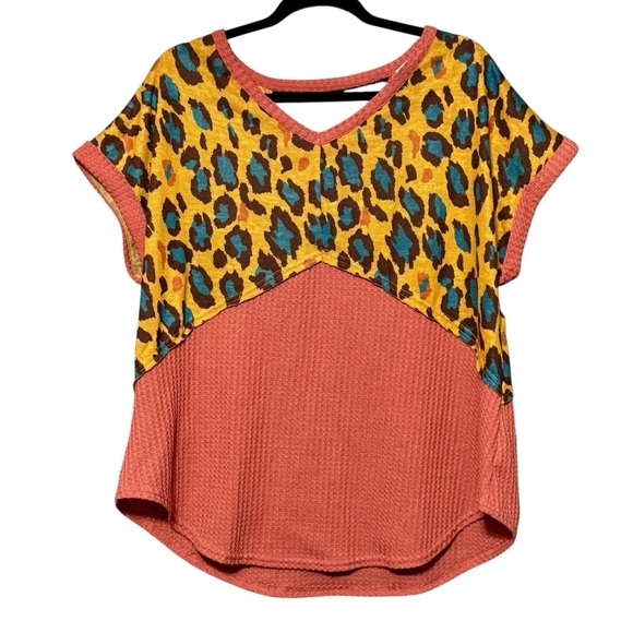 Umgee Animal Print Waffle Knit Mustard Mauve Short Sleeve Boho Casual Blouse - Picture 1 of 9